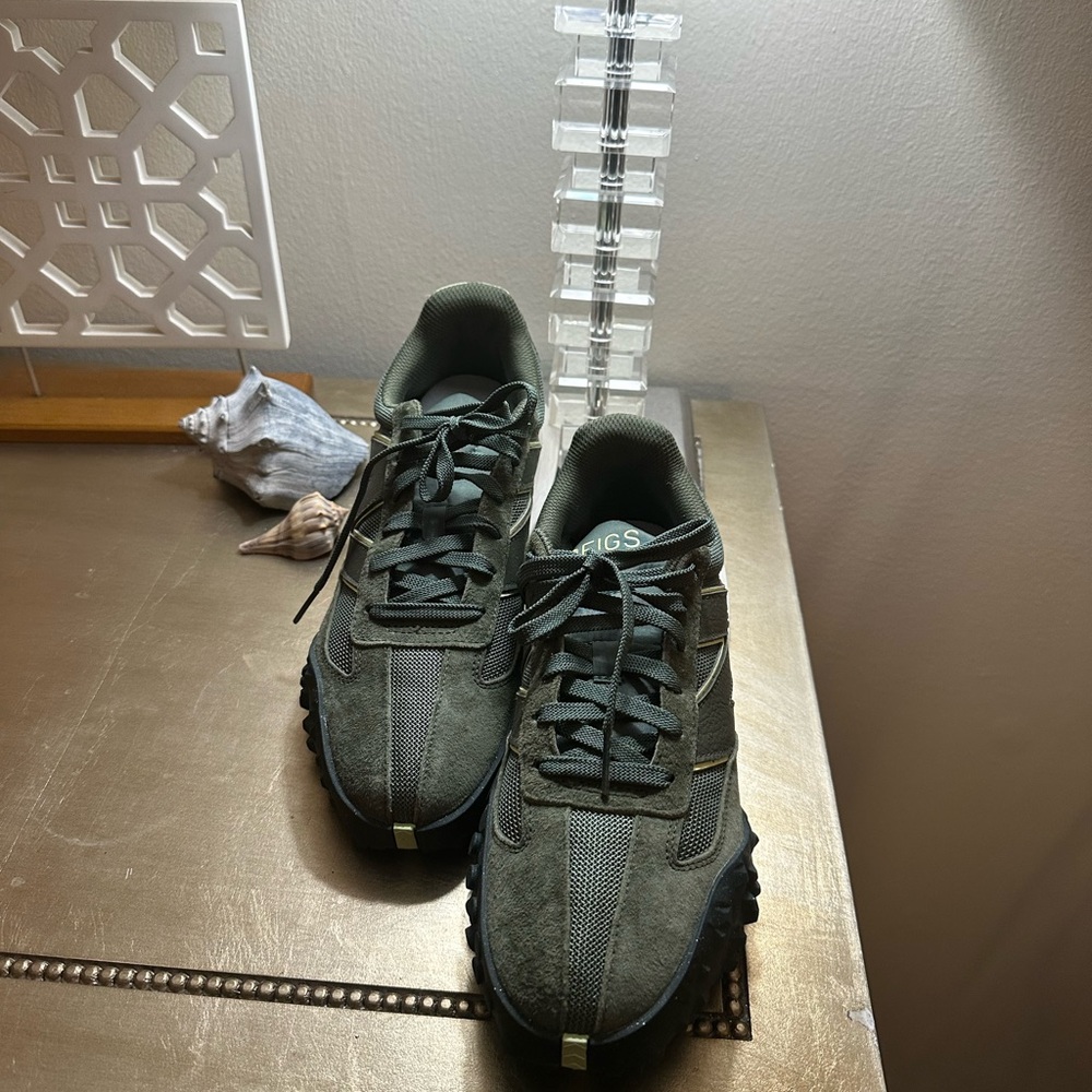 NEW BALANCE FIGS GREEN ATHLETIC SHOE - Picture 3 of 6
